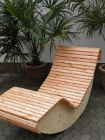 gartenliege_aus_holz_zum_relaxen.jpg